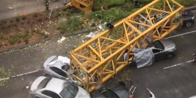 Kran kracht von Google-Baustelle auf Autos: Vier Tote