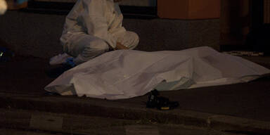 Mann erschießt sich auf offener Straße