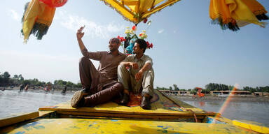 Bis zu 8 Tote wegen Selfie im Boot