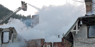 Hausbewohner sprangen in Panik aus dem Fenster