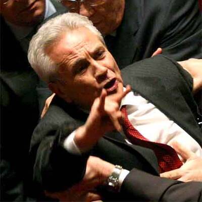 Wilde Szenen im Senat