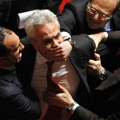 Wilde Szenen im Senat