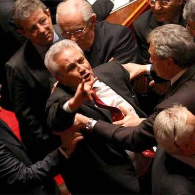 Wilde Szenen im Senat