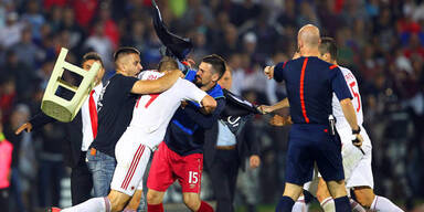 Serbien-Albanien nach Schlägerei abgebrochen