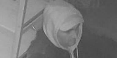 Die Polizei sucht diesen Serieneinbrecher