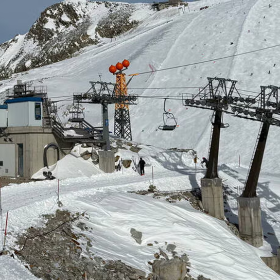 17 Skifahrer von Sessellift am Hintertuxer Gletscher gerettet