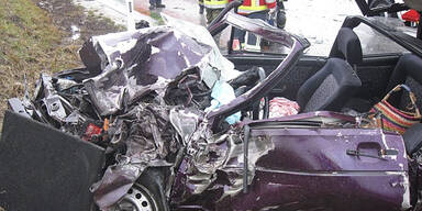 27-Jährige kracht frontal in LKW - tot