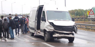 Crash mit 40 Flüchtlingen an Bord