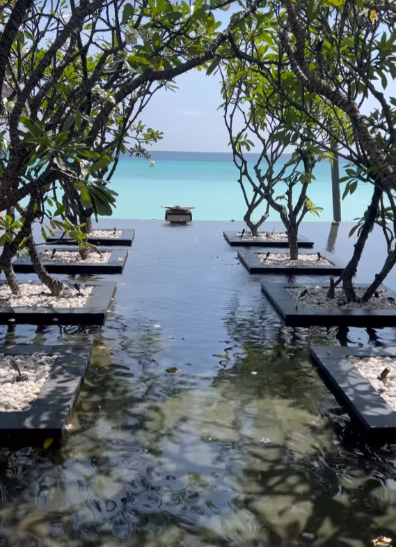 Alaba im Luxus-Urlaub auf den Malediven