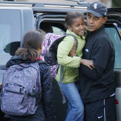 First Daddy: Obama bringt Töchter zur Schule
