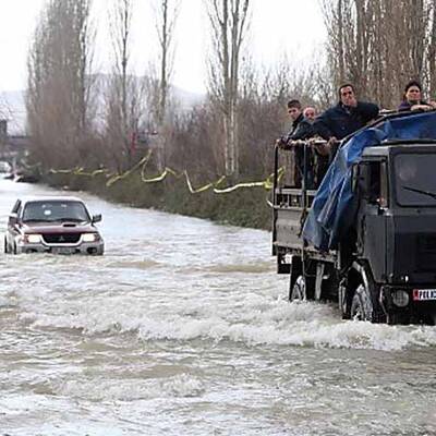 Überschwemmungen: Tausende obdachlos