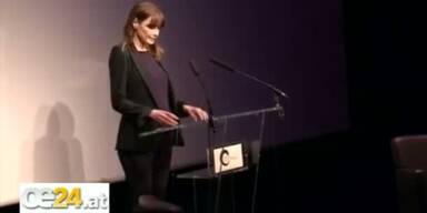 Carla Bruni zeigt Babybauch