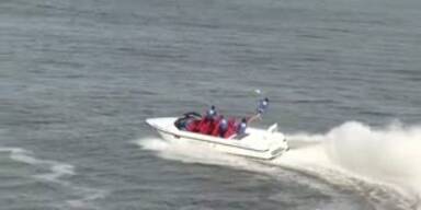 Frisbee spielen mit einem Speedboat
