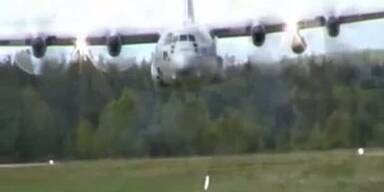 Pilot schrammt 5 Meter über Zuschauer hinweg