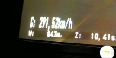 300 km/h-Autoraser schockt Polizei