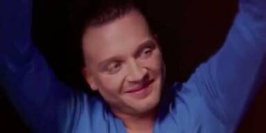 "Waiting For Christmas" - Menowin