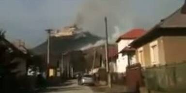 Großbrand vernichtet historische Burg