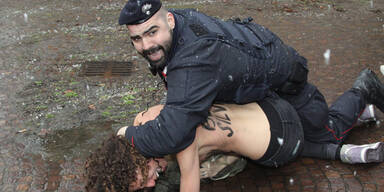 Busen-Attacke auf Berlusconi