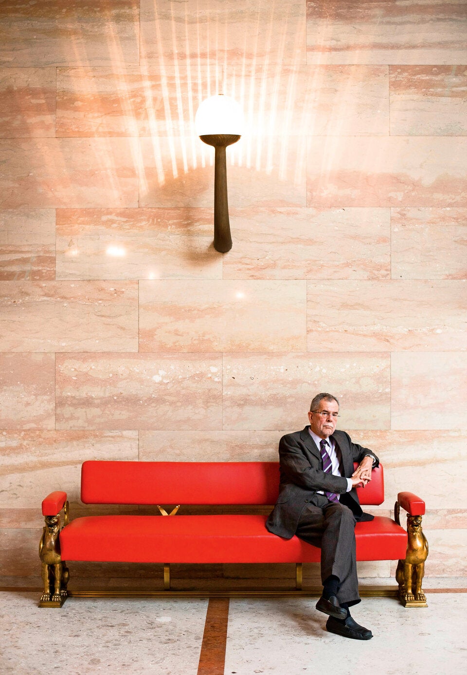 Parlament: Cabrio-Dach und umgefärbte Bänke