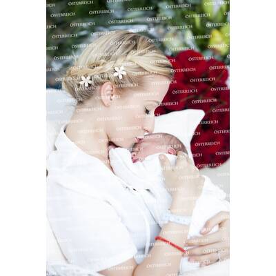 Karina Sarkissova mit Baby Lev