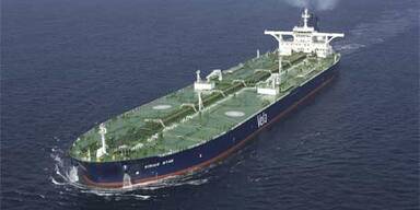 Gekaperter Super-Tanker ankert vor Somalia