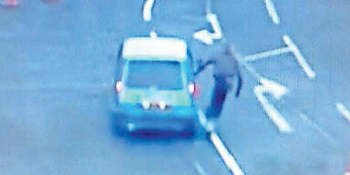 Auto zog Skater: Bursch im Koma