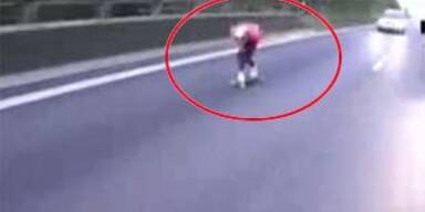 Skater raste mit 100 km/h über die A8