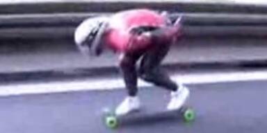Skater raste mit 100 km/h über die A8