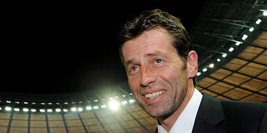 Skibbe wird neuer Hertha-Trainer