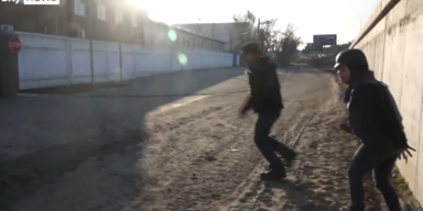 Hier ger&auml;t ein britisches TV-Team unter Beschuss