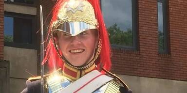 Sargbegleiter der Queen stirbt mit nur 18 Jahren