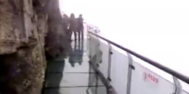 Transparenter Skywalk in 1500m H&ouml;he