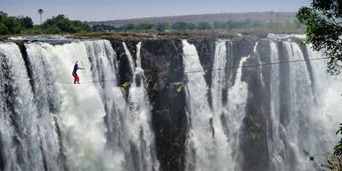 Slackline: Grazer überquert Victoria-Fälle