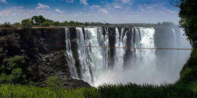 Slackline: Grazer überquert Victoria-Fälle