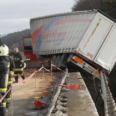 Fast wäre ein 40-Tonner abgestürzt.