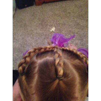 Greg Wickerst Frisurkreationen für Tochter Izzy