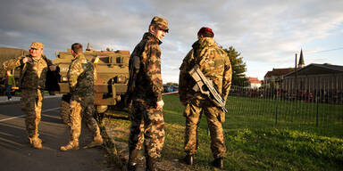 20.000 stürmen unsere Grenze