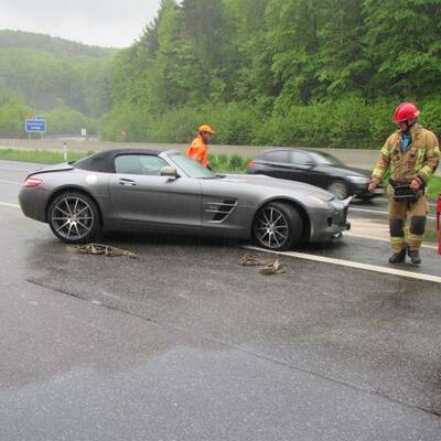 Supersportwagen-Crash