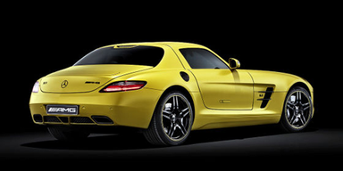 Mercedes baut goldenen Flügeltürer