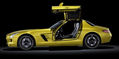 Mercedes baut goldenen Flügeltürer