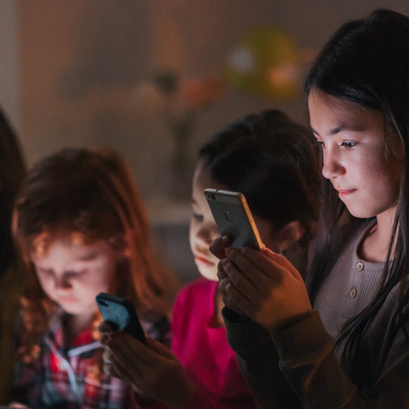 Mega-Debatte um Social Media Verbot in Österreich