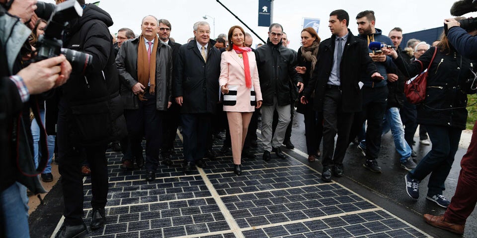 Erste Solarstraße der Welt eingeweiht