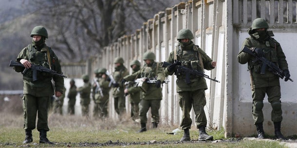 Krim: Russen stürmen Militärbasen