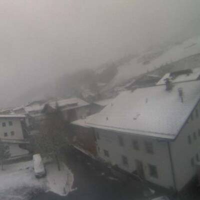 Schnee nur auf den Bergen im Gasteinertal, Salzburg