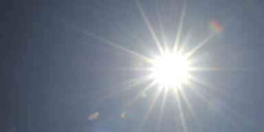 Mutter lässt Kleinkind im Auto zurück