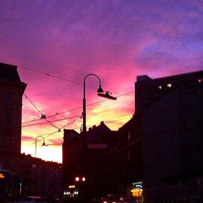 Einen besonders schönen Sonnenuntergang konnte man in Wien bestaunen.