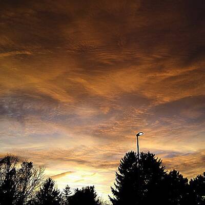 Einen besonders schönen Sonnenuntergang konnte man in Wien bestaunen.