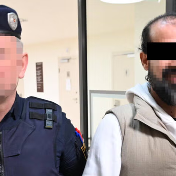 Tochter (6) rettete Familie mit SOS-Zeichen: Freispruch für Vater