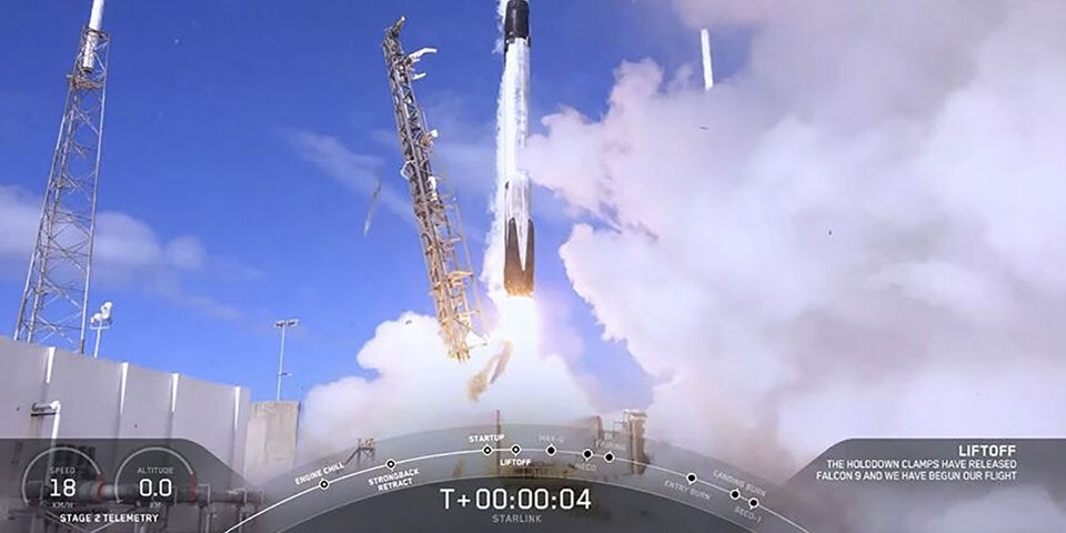 Elon Musk startet Satelliten für Weltraum-Internet auf jedem Smartphone