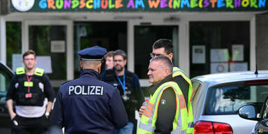 Bub (12) in Schule niedergestochen